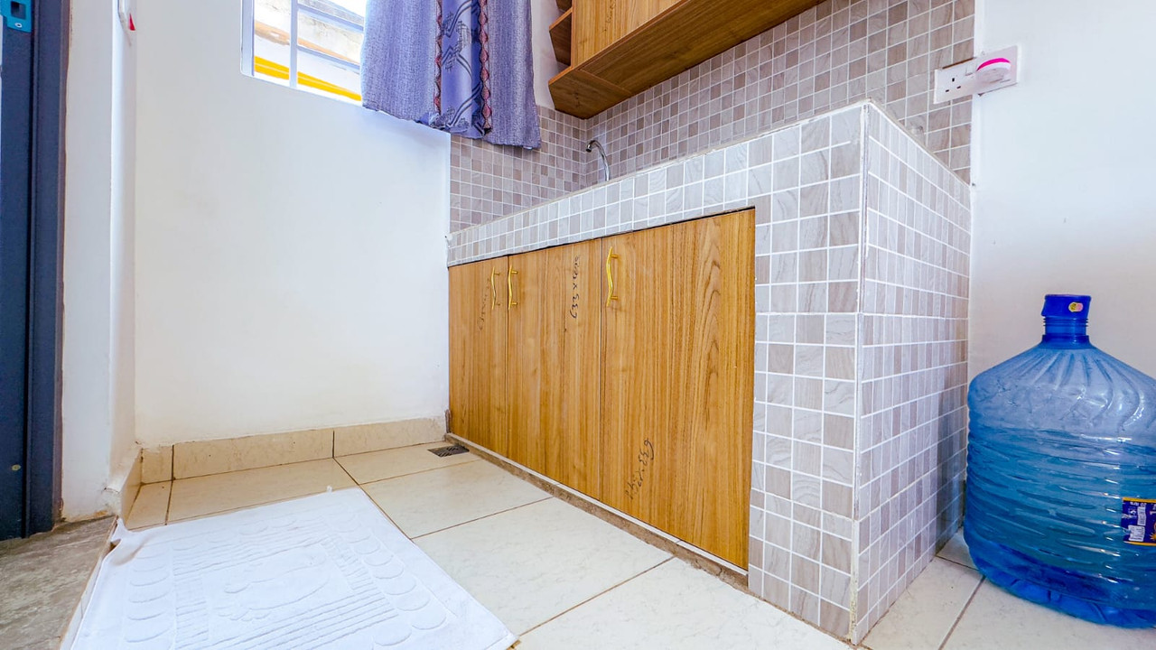 Compact fitted kitchenette