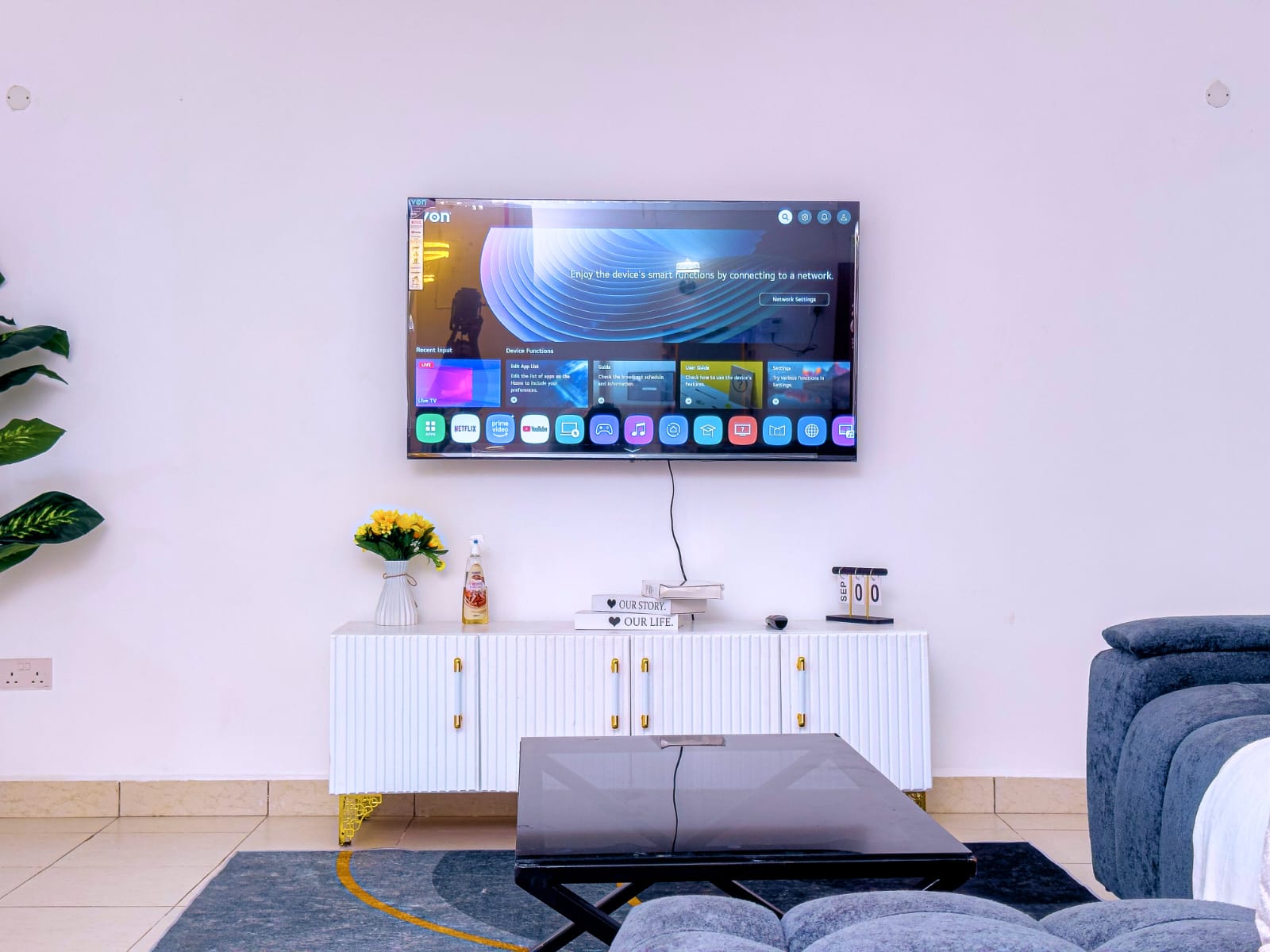 Smart TV entertainment wall