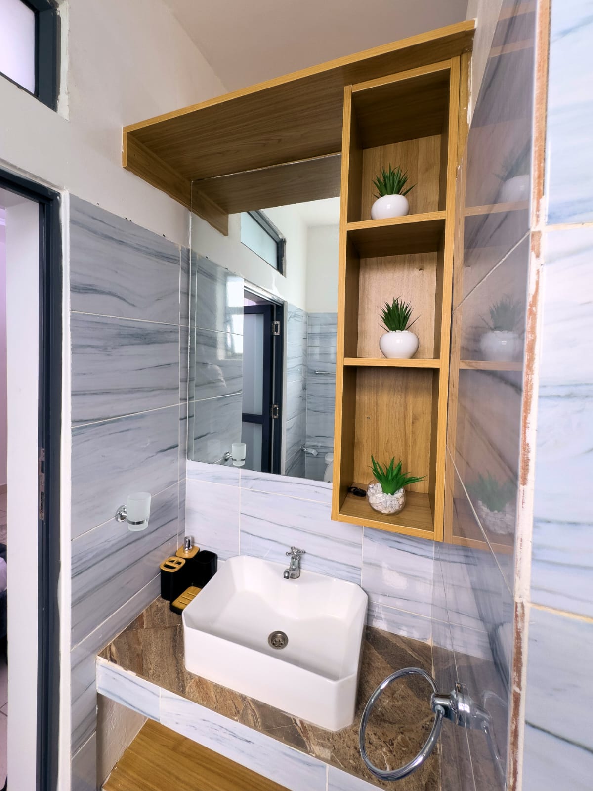 Bathroom vanity