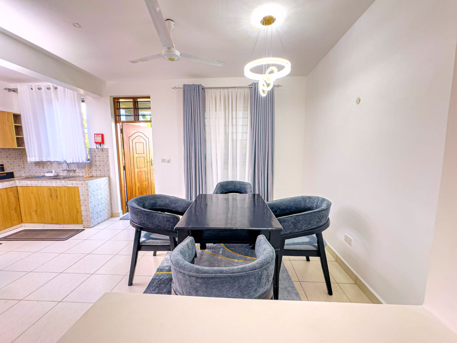 Dining and lounge area